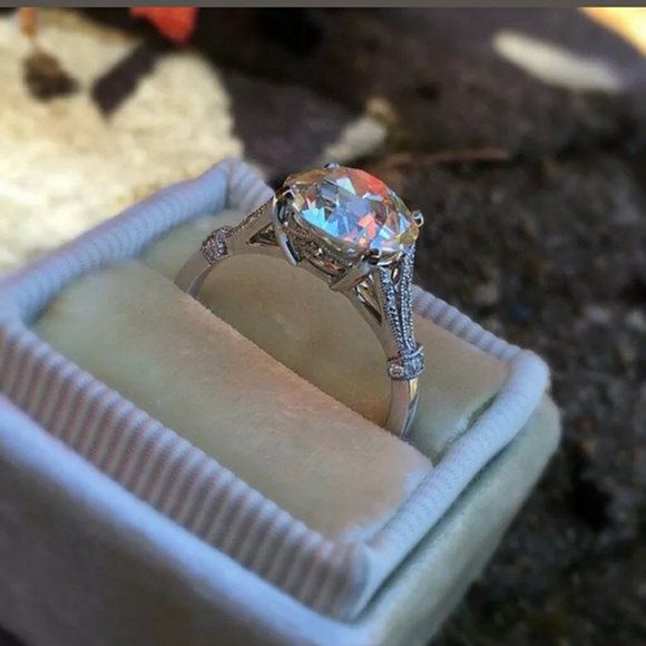 Sale 🎊Beautiful silver ring w/sparkly cubic z - Picture 4 of 5